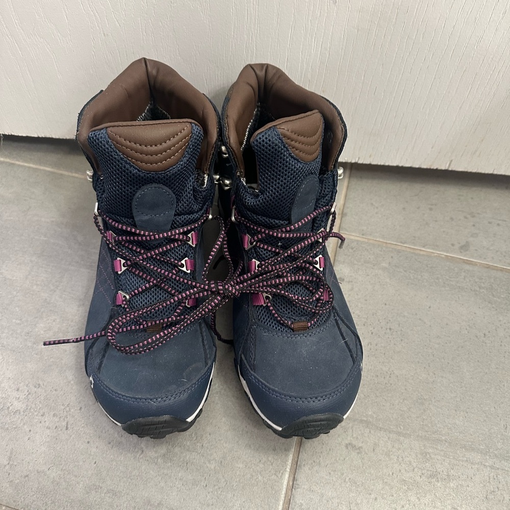 Women’s Oboz Hiking Boots - Navy & Brown